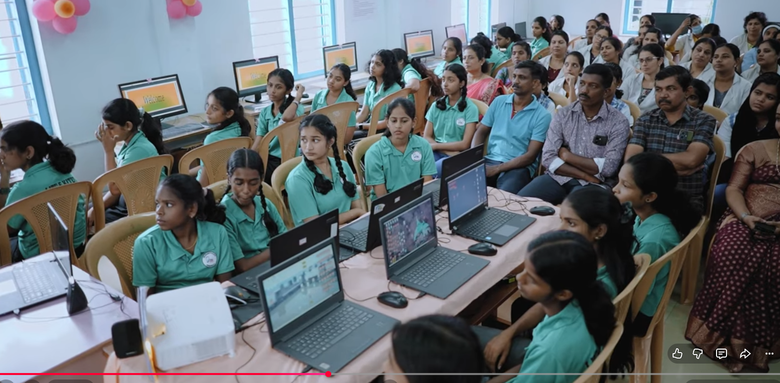High School Computer Lab — photo 2