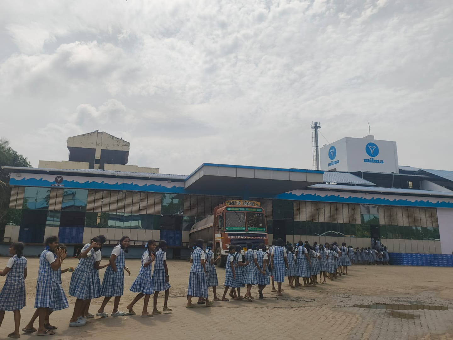 FIELD TRIP MILMA FACTORY VISITING
