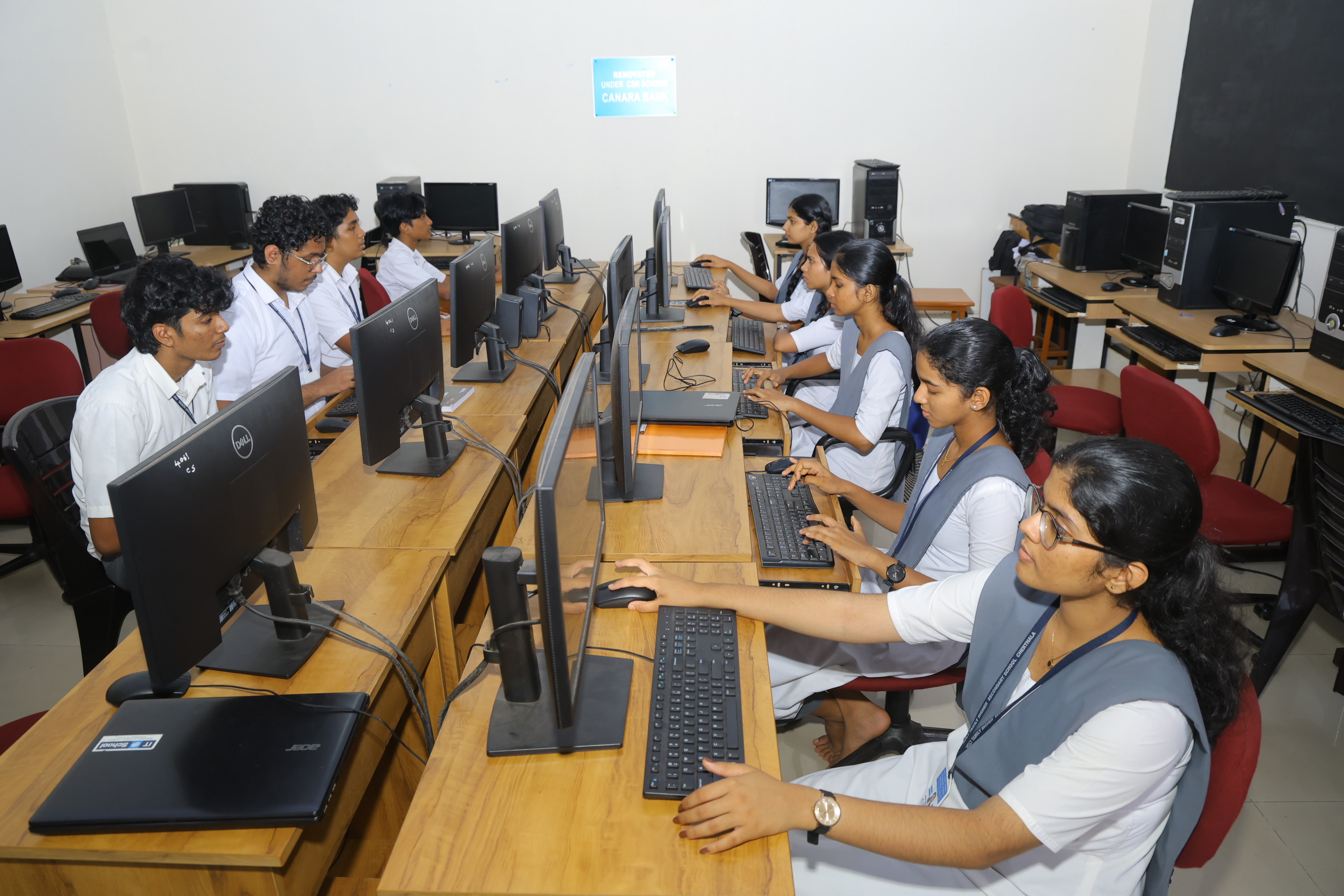 Computer Lab — photo 2